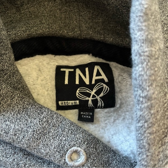 TNA Aritzia Grey Pink Embroidered‎ Logo Pullover Hoodie Women's Size Medium - Picture 3 of 7